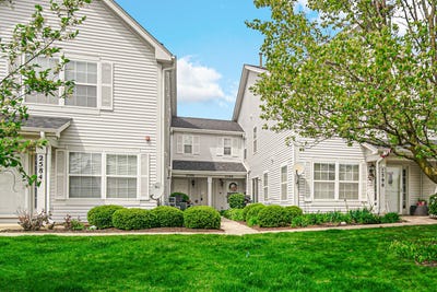 /international/us/2588-dickens-court-aurora-il-110108298221/