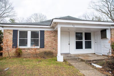 /international/us/1-a-jamestown-court-ridge-ny-110104789892/
