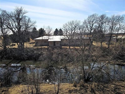 /international/us/13454-750th-street-blooming-prairie-mn-110106717225/