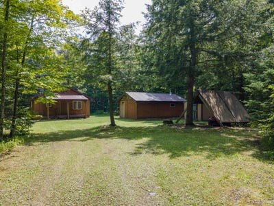 /international/us/436-forest-3920-iron-river-mi-110101211530/