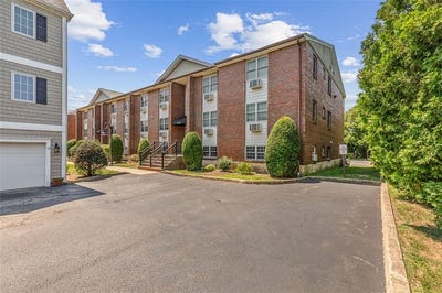 /international/us/673-metacom-avenue-bristol-ri-110101341289/