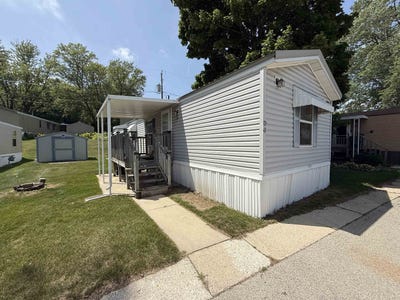 /international/us/w211n11863-hilltop-drive-germantown-wi-110109168987/