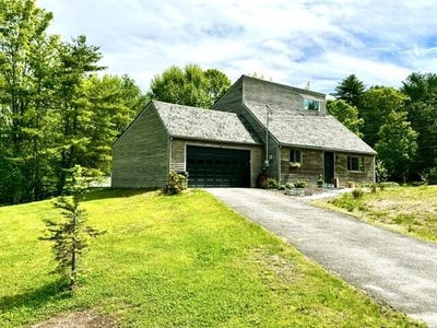 /international/us/22-union-street-skowhegan-me-110108474672/