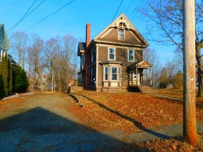 /international/us/10-elm-street-houlton-me-110108207781/