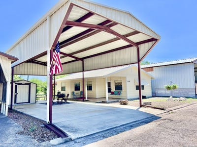 /international/us/230-de-zavala-st-brackettville-tx-110108423761/
