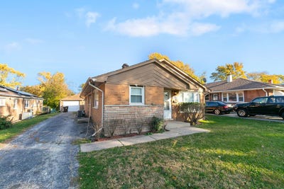 /international/us/17107-california-avenue-hazel-crest-il-110107481996/