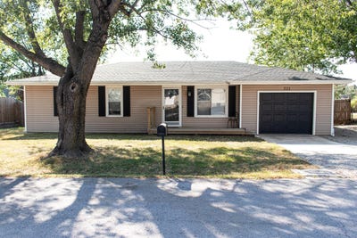 /international/us/221-s-meadowlark-street-fair-grove-mo-110110362229/