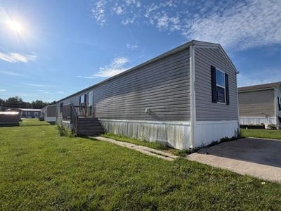 /international/us/1050-highway-44-w-lot-131-shepherdsville-ky-110109031392/