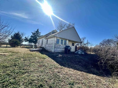/international/us/521-central-ave-bluff-city-ks-110105858730/