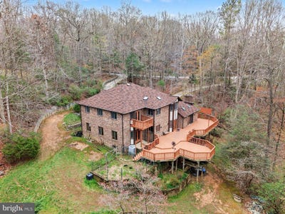 /international/us/8406-cathedral-forest-drive-fairfax-station-va-110108170472/