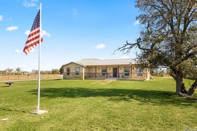 /international/us/381-schneider-rd-seguin-tx-110108479340/