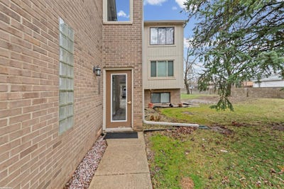 /international/us/42375-lochmoor-street-clinton-township-mi-110107656637/