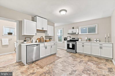 /international/us/35-marshall-avenue-marcus-hook-pa-110119601455/