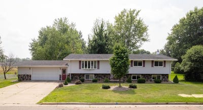 /international/us/607-e-clark-street-spencer-wi-110101235805/
