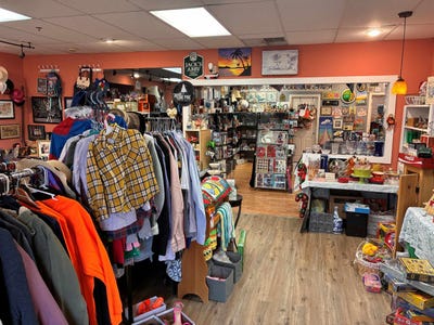 /international/us/6-west-broadway-derry-nh-110108110510/