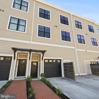 /international/us/43565-michigan-square-leesburg-va-110108550556/