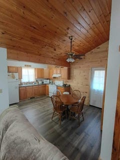 /international/us/220-nellie-circle-murphy-nc-110108438858/
