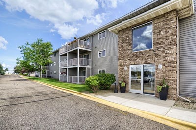 /international/us/880-lyn-way-hastings-mn-110108874101/
