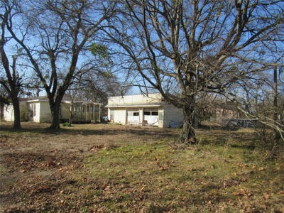 /international/us/212-s-wilson-street-bells-tx-110104328941/
