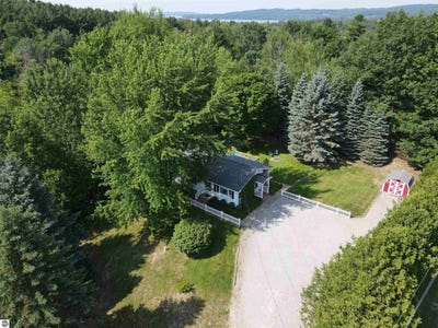/international/us/62-s-french-road-lake-leelanau-mi-110101221766/