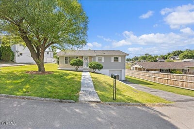 /international/us/129-cherrywood-lane-bristol-tn-110108504690/