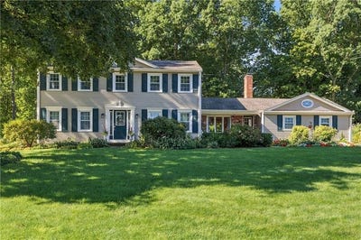 /international/us/5-sunnyside-drive-cumberland-ri-110110406737/
