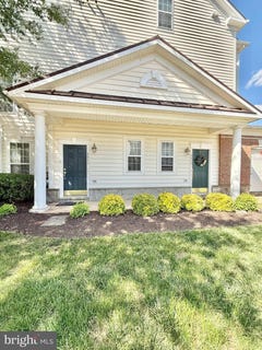 /international/us/6814-sabbarton-place-gainesville-va-110108499863/
