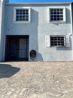/international/us/909-w-80th-pl-hialeah-fl-110097929500/?lang=en