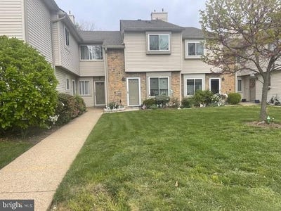 /international/us/14-chatham-court-east-windsor-nj-110107680600/
