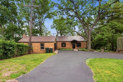 /international/us/1020-woodland-avenue-batavia-il-110108239941/
