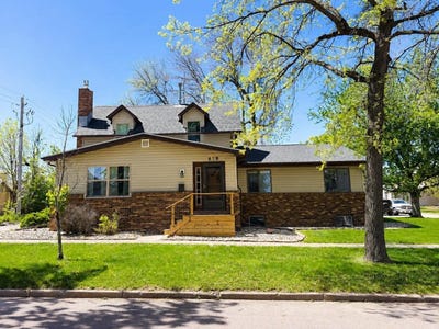 /international/us/818-814-5th-avenue-sheldon-ia-110107993468/
