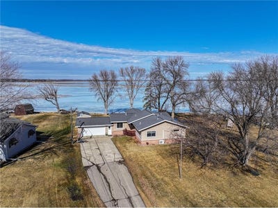 /international/us/208-king-street-w-osakis-mn-110106528531/