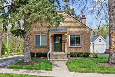 /international/us/1020-dean-street-st-charles-il-110107695011/