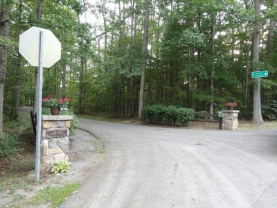 /international/us/country-club-lane-lewisburg-wv-110034623596/