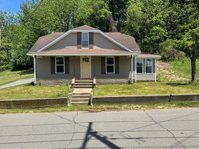 /international/us/607-givens-st-galax-va-110108090235/