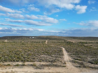 /international/us/5020-state-highway-163-comstock-tx-110104399123/