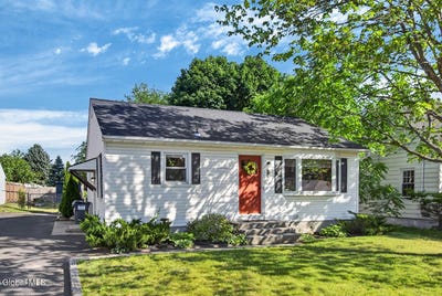 /international/us/28-smith-avenue-colonie-ny-110108686352/