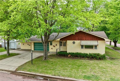 /international/us/137-2nd-street-e-tracy-mn-110108350150/