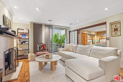 /international/us/5325-newcastle-ave-encino-ca-110107654175/