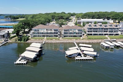 /international/us/1310-gordon-drive-okoboji-ia-110108860019/