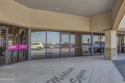 /international/us/1715-s-madison-street-webb-city-mo-110106620226/