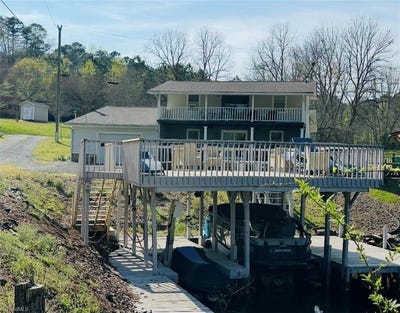 /international/us/103-curran-point-drive-norwood-nc-110106119778/