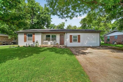 /international/us/1120-warden-street-benbrook-tx-110108265771/