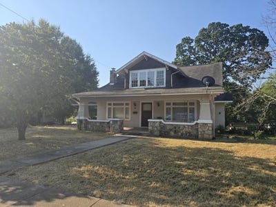 /international/us/845-chestnut-street-thayer-mo-110101452527/