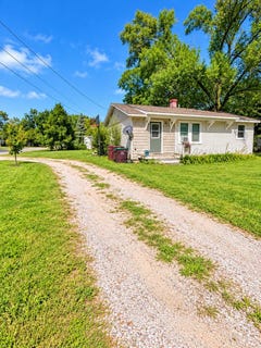 /international/us/2260-oak-park-drive-muskegon-mi-110120039196/