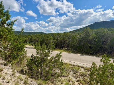 /international/us/live-oak-trail-tarpley-tx-110108768373/