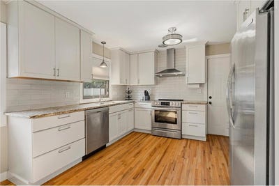 /international/us/6785-e-river-road-fridley-mn-110108576621/