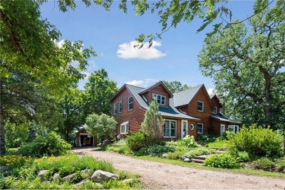 /international/us/2852-county-road-92-n-independence-mn-110100845402/