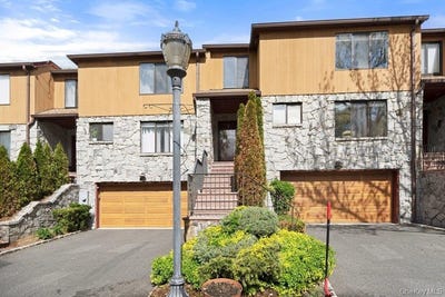 /international/us/144-the-crescent-roslyn-heights-ny-110107601374/