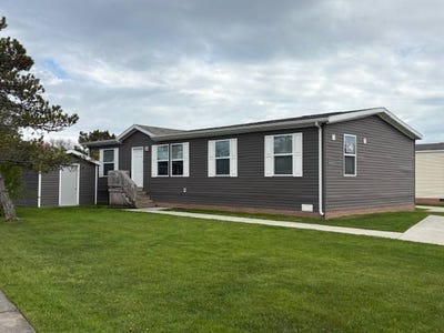 /international/us/59420-laine-lane-new-haven-mi-110107688380/